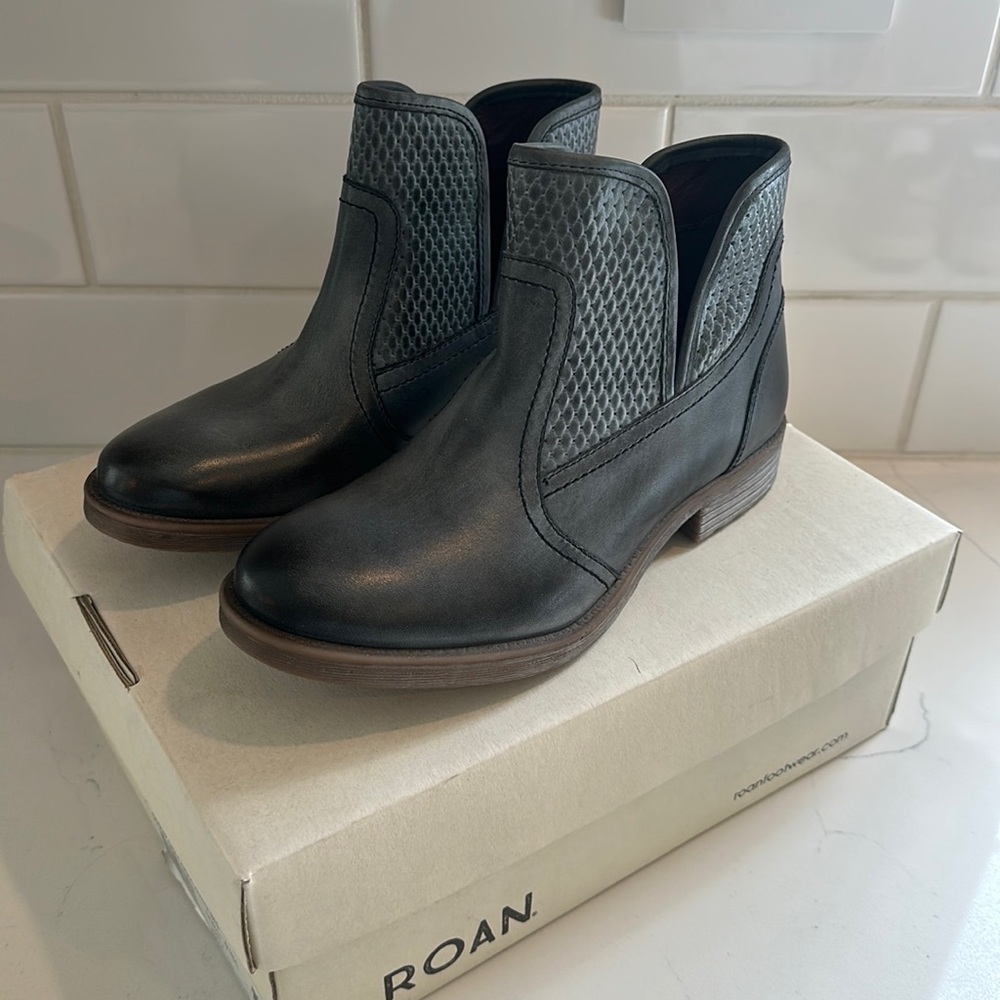ROAN by Bed|Stü Gossip Leather ankle bootie